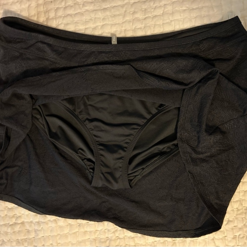 Re-poshed - Lands End tankini and swim skirt, size 20, black textured fabric - Picture 5 of 6